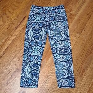 Onzie XS Blue Cropped Paisley Print Leggings